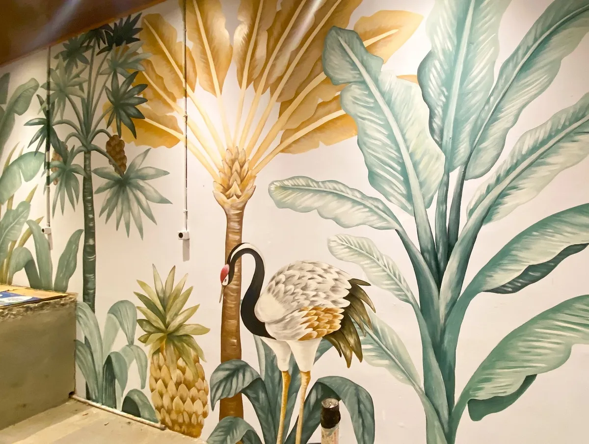 Crowned Crane, Interior